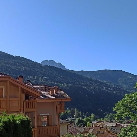 Ferienwohnung Le Balze Di Carisolo, Trilocale Con Giardino Exterior foto