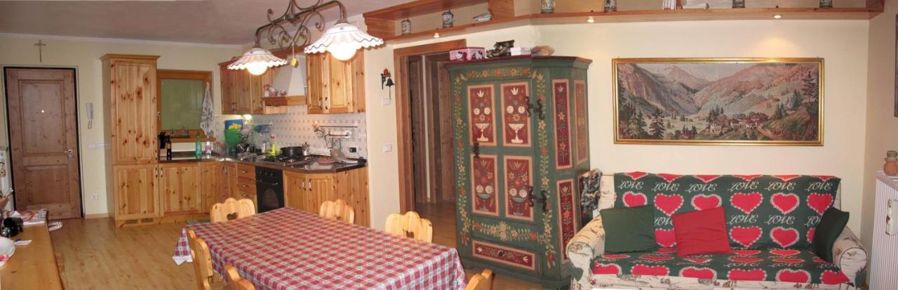 Ferienwohnung Le Balze Di Carisolo, Trilocale Con Giardino Exterior foto