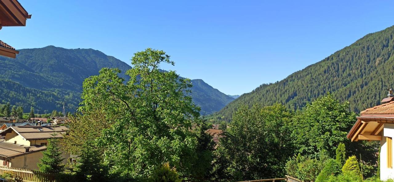 Ferienwohnung Le Balze Di Carisolo, Trilocale Con Giardino Exterior foto