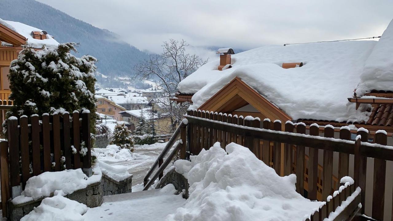 Ferienwohnung Le Balze Di Carisolo, Trilocale Con Giardino Exterior foto
