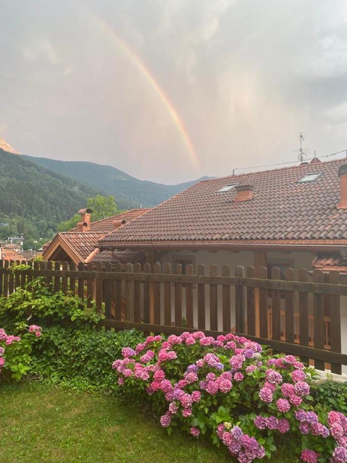 Ferienwohnung Le Balze Di Carisolo, Trilocale Con Giardino Exterior foto