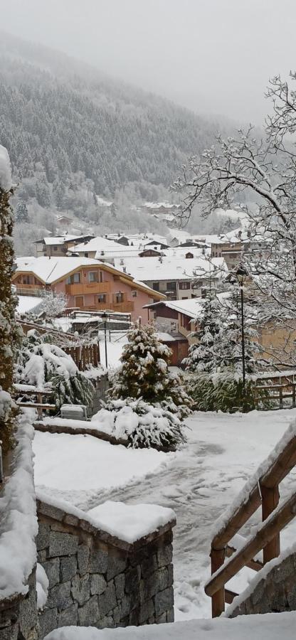 Ferienwohnung Le Balze Di Carisolo, Trilocale Con Giardino Exterior foto