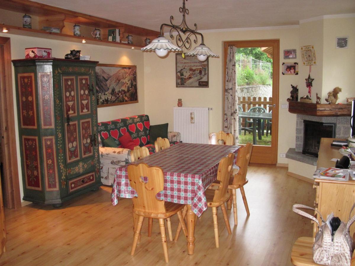 Ferienwohnung Le Balze Di Carisolo, Trilocale Con Giardino Exterior foto