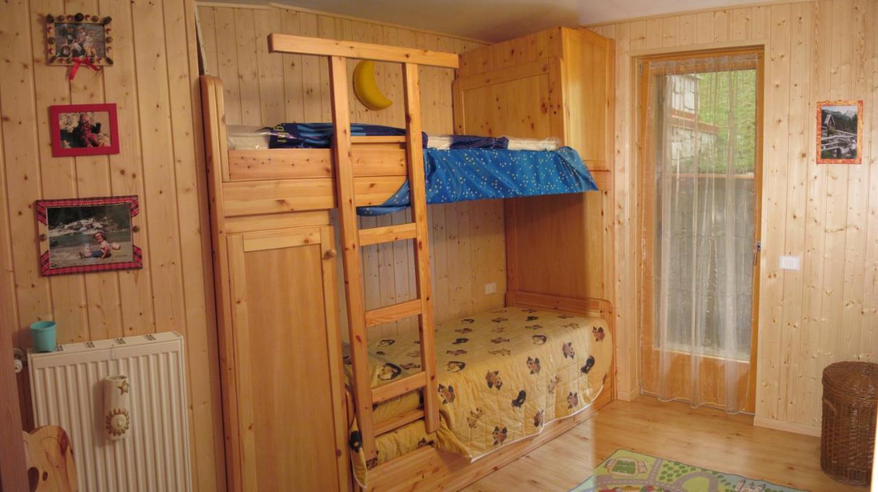 Ferienwohnung Le Balze Di Carisolo, Trilocale Con Giardino Exterior foto
