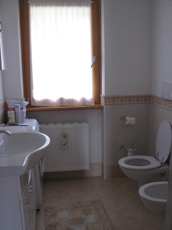 Ferienwohnung Le Balze Di Carisolo, Trilocale Con Giardino Exterior foto