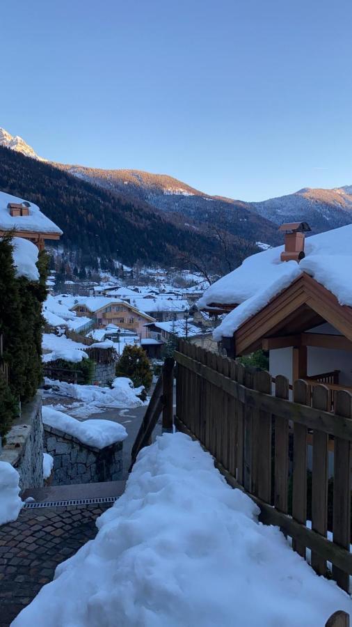 Ferienwohnung Le Balze Di Carisolo, Trilocale Con Giardino Exterior foto