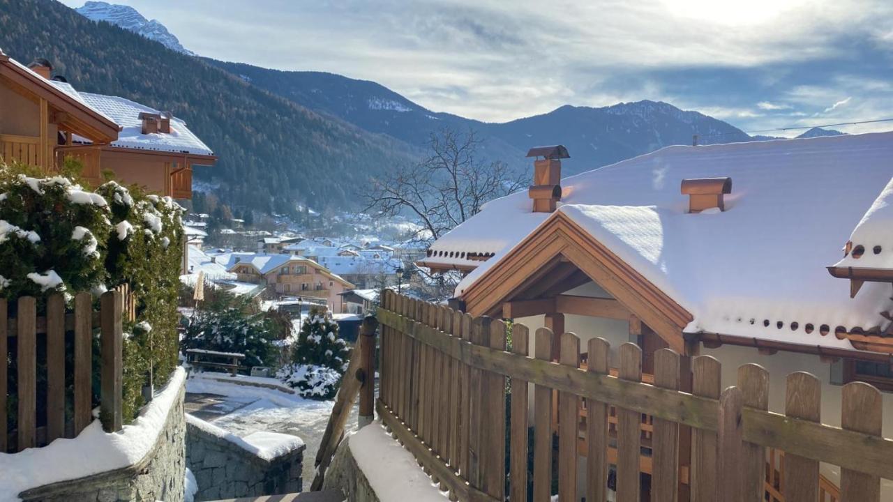 Ferienwohnung Le Balze Di Carisolo, Trilocale Con Giardino Exterior foto